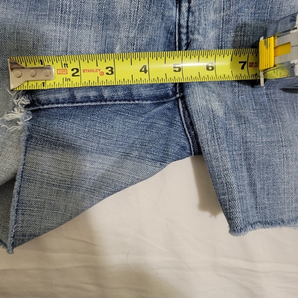 Guess Distressed Denim Shorts Size 28 - Picture 6 of 8